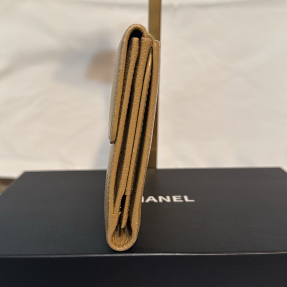 Chanel Wallet - double sided snap wallet. With COA - Picture 3 of 9